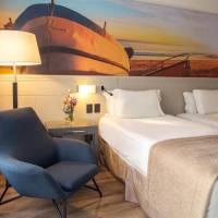 Twin Room with Two Twin Beds and Partial Ocean View
