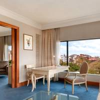 Hilton Executive Twin Room with Access to Executive Lounge