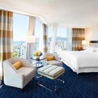 Corner, Larger Guest room, 1 King, City view, North Tower