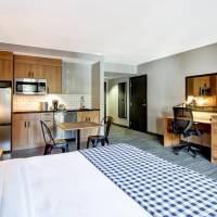 King Bed with Kitchen