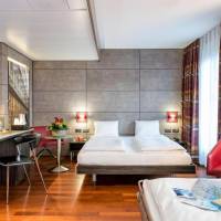 Triple Room - Street Side
