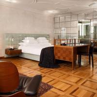 Courtyard Queen Room
