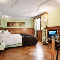 Courtyard Suite with Spa Shower
