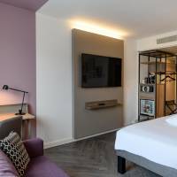 Executive Room with 1 Queen Bed and Sofa