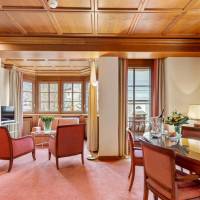 Corner One-Bedroom Suite with Matterhorn View