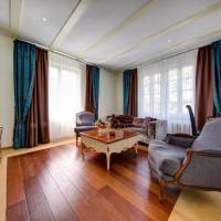 Suite with Balcony and Valley View