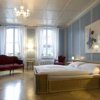 Double Room with King Bed and Shared Bathroom