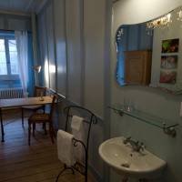 Double Room with Queen Bed and Shared Bathroom