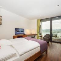 Lifestyle Room with Lake View