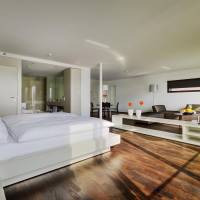 Lake View Deluxe Suite