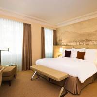 Deluxe room, Larger Guest room, 1 King