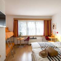 Family Room with Garage Box (2 Adults + 2 Children)
