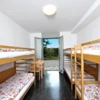 Economy 6 beds room with Shared Bathroom