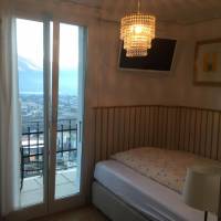Single Room with Shared Bathroom