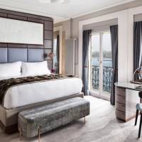 Lake Front Suite, 1 Bedroom Suite, 1 King, Sofa bed, Balcony