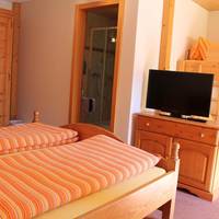 6-Bed Room