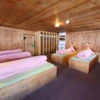 6-Bed Room