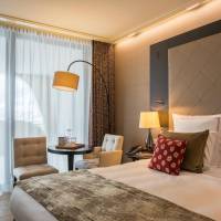 Deluxe King Room with Mountain View