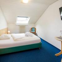 Budget Single Room with Shared Bathroom