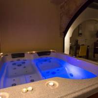 VIP Suite with Hot Tub in Patio - Andromeda