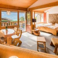 Premium Family Room with Hot Tub 