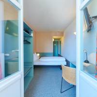 Single Room - Courtyard Side
