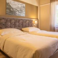 Comfort Twin Room with Balcony and Castle View
