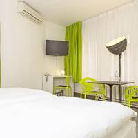 Deluxe Twin or King Room