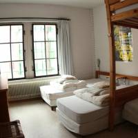 4-Bed Family Room