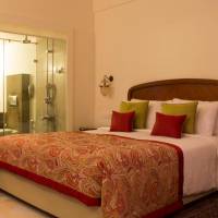 Deluxe Room Pool View King Bed