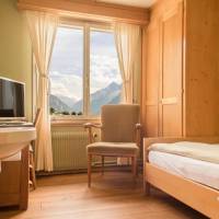 Single Room with Shared Bathroom