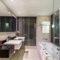 King Suite with Hot Tub and Balcony