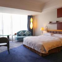 Executive Kind Bed Room with View of Macau and Hong Kong-Zhuhai-Macau Bridge Free Welcome Fruit)