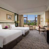 Deluxe Mountain View Twin-size Bed Room