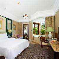 Deluxe Pool View King-size Bed  Room