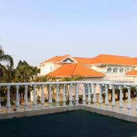 European Villa-Included 8 Person Club Lounge