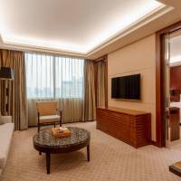 Deluxe One-Bedroom Suite