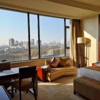Premium Lakeview King Bed Room