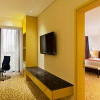 One-Bedroom King Suite with Lounge Access