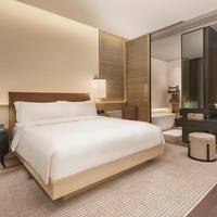 One-Bedroom King Suite with Garden View