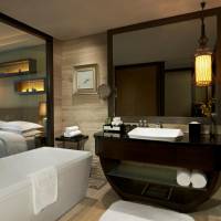 Club Deluxe King Room with Lounge Access 