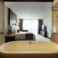 Premier King Suite