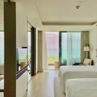 Premium Oceanfront Room（1 time hot-pot meal or Family meal + 1 pizza +1 SPA voucher）