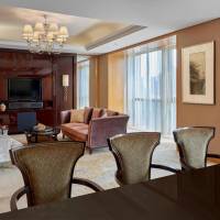 Club level, 1 Bedroom Suite, 1 King, City view