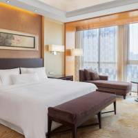 Club level, 1 Bedroom Suite, 1 King, City view