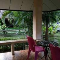 Bungalow with Garden View