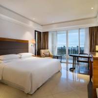 Escape Package-Ocean View King or Twin Room（Make reservation a day in advance: Meilan Airport once Pick-up or Drop-off per stay + Breeze simple food per day + Mova square duty-free store 150 Yuan cash coupon）