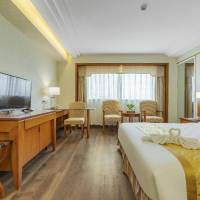 Business Queen Room