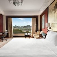 Horizon King Room Club Access with River View 