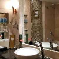 Business Queen Room